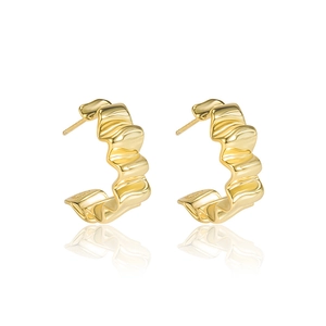 Minimalist 925 sterling silver wavy C-shape earrings with polished 18K gold plating
