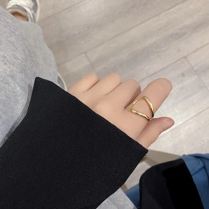 Minimalist 925 silver irregular geometric open ring with sleek gold finish for women