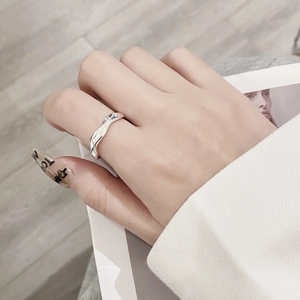 Close-up of S925 sterling silver Mobius ring with wavy texture on model hand