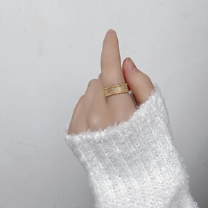 Bague large en argent S925 minimaliste avec texture tissée et finition dorée