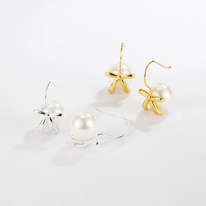 Minimalist S925 sterling silver bow earrings with elegant white shell pearls in gold and silver