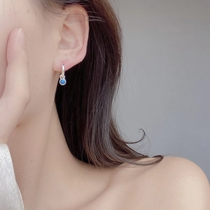 Minimalist S925 sterling silver hoop earrings with round turquoise pendant on female model