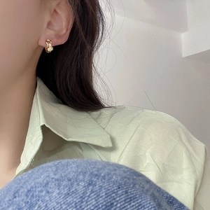 S925 sterling silver minimalist knotted hoop earrings in golden finish worn by model