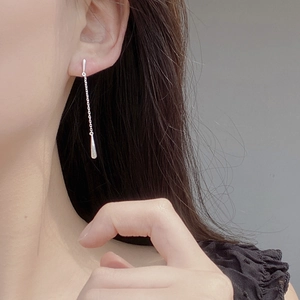 Minimalist S925 sterling silver long chain drop earrings on model with sleek tassels