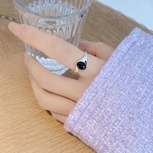 Minimalist S925 sterling silver ring with oval black onyx gemstone worn on hand