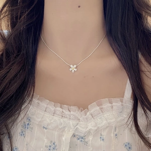S925 sterling silver daisy necklace with yellow center flower pendant on model