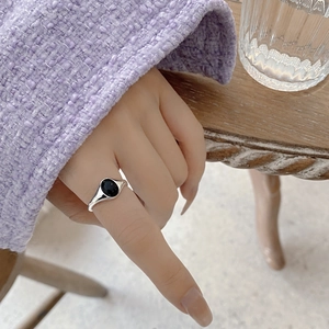 Minimalist S925 sterling silver open ring featuring an oval black onyx gemstone