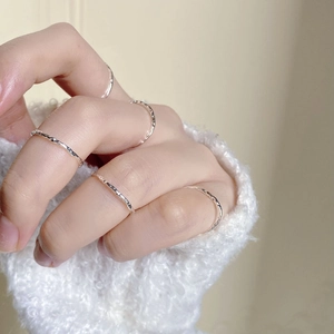 Anello aperto regolabile in argento sterling 925 per donna con trama stropicciata