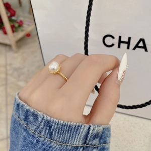 925 silver gold twisted ring with pearl shown on hand with elegant white gift bag