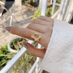 Minimalist 925 sterling silver ring with gold foil texture and irregular cloud design