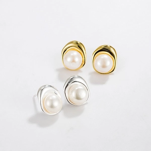 Boucles d'oreilles minimalistes en argent 925 et or avec perles d'eau douce baroques