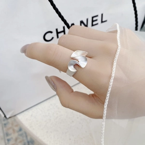 S925 sterling silver wavy pleated open ring with a matte finish on model's hand