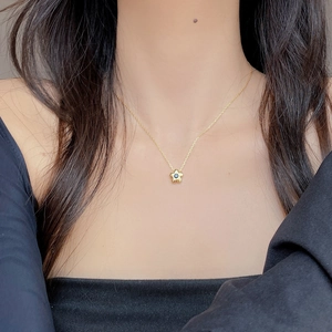 S925 Sterling Silber Gänseblümchen Kette mit schwarzem Zirkonia Blumenanhänger