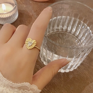 S925 sterling silver pleated gold heart ring with zircon stone on model hand