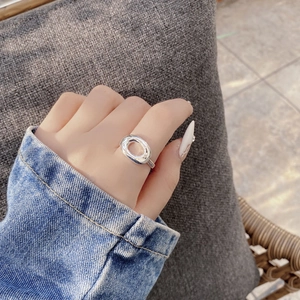 Bague ajustable en argent S925 creuse et irrégulière avec texture martelée liquide