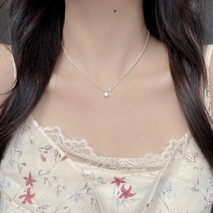 Collier minimaliste en argent sterling S925 avec un zircon solitaire rond et vert