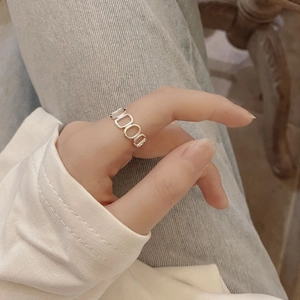 Bague géométrique minimaliste en argent S925 avec design creux à maillons rectangulaires