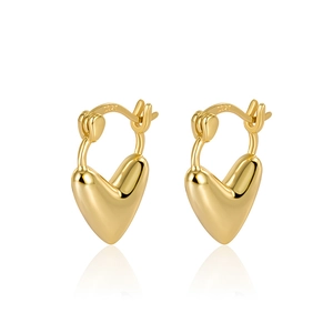 Polished S925 sterling silver heart-shaped gold hoop earrings on white reflective background