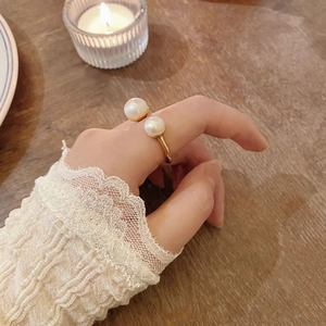 U-shaped S925 silver ring with dual freshwater pearls and gold-plated textured band