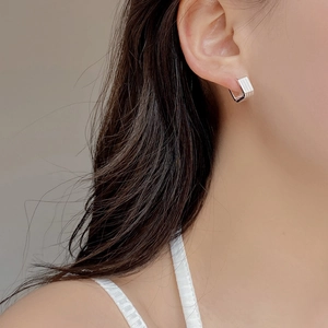 Minimalist S925 sterling silver square hoop earrings with vertical stripe texture on model