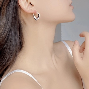 Minimalist S925 sterling silver geometric square hoop earrings for women on model