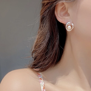 Detailed view of S925 silver irregular frame with a natural freshwater pearl on an ear