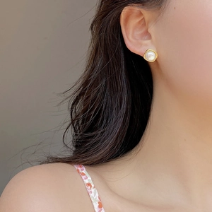 Orecchini in argento S925 con perle naturali e design quadrato a corda intrecciata