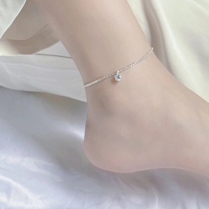 Bracelet de cheville élégant en argent S925 avec pendentif en zircon sur fond en soie