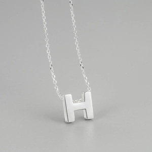 Elegante Halskette aus S925 Sterlingsilber mit H-Buchstaben-Anhänger und feiner Kette