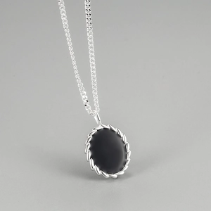 Collana retrò in argento sterling S925 con pendente ovale in smalto nero e bordo a corda