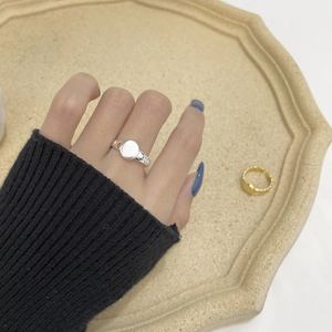 Minimalist S925 sterling silver ring with flat circular top and textured curb chain band