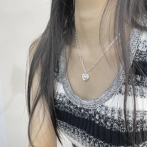 Collier avec pendentif coeur 3D et chaîne à maillons rectangulaires en argent poli