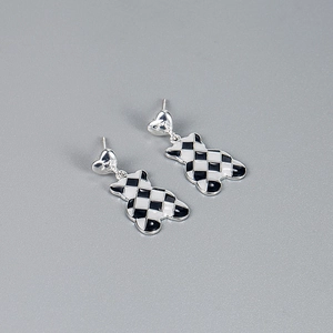 Boucles d'oreilles ours à damier en argent S925 avec clous en forme de cœur