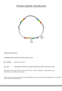 Détail du bracelet en perles d'argent S925 avec breloques ours et cordon élastique