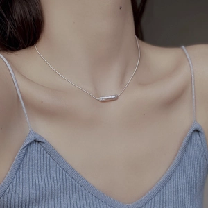 Minimalist S925 sterling silver clavicle necklace with hammer texture bar pendant for women