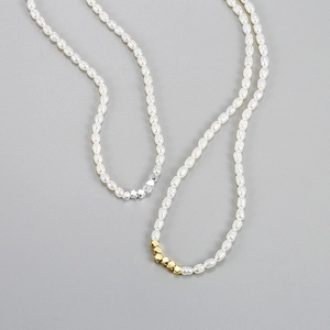 Collier en argent sterling S925 avec perles d'eau douce et accents métalliques chics