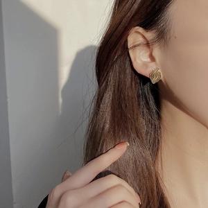 Elegant gold S925 sterling silver rhombic leaf earrings with irregular wavy texture