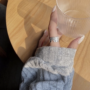 Minimalist 925 sterling silver V-shape open ring with unique foil texture design