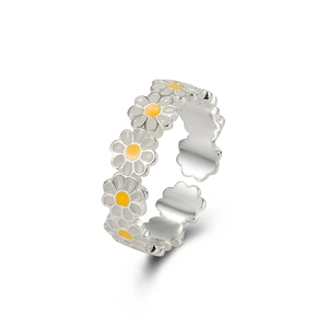 S925 silver adjustable daisy ring with white enamel petals and yellow stamens