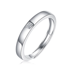 Macro shot of 925 silver adjustable ring featuring a square-set round moissanite