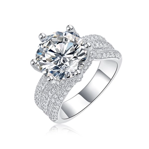 Luxe S925 zilveren moissaniet verlovingsring met een centrale steen van 5 karaat en pavé