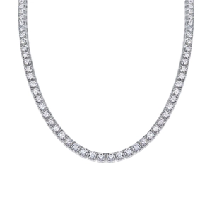 Detaillierte Nahaufnahme der funkelnden Moissanit-Steine in einer S925 Silber-Tennis-Kette