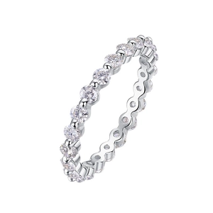 Anillo de eternidad en plata S925 con brillantes piedras de moissanita de corte redondo
