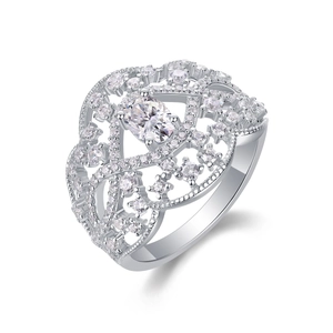 S925 Silberring mit ovalem Moissanit und filigranem Spitzenmuster im luxuriösen Design