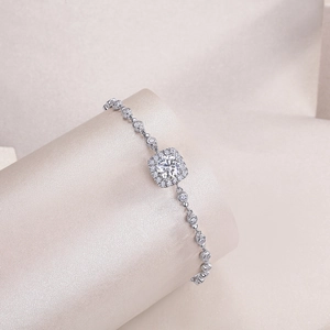 Elegant S925 sterling silver halo bracelet with moissanite stones and round links