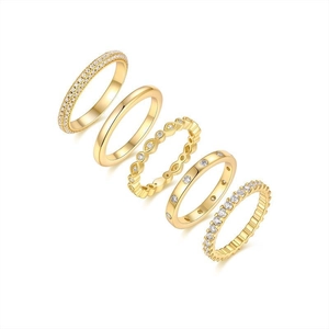 Set de 5 anillos apilables dorados con circonitas y diseños de recortes geométricos