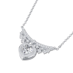 Collier avec pendentif coeur en moissanite en argent 925 avec des accents étincelants