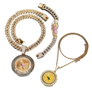 Set gioielli hip hop con ciondoli San Giuda e catena cubana con strass dorata