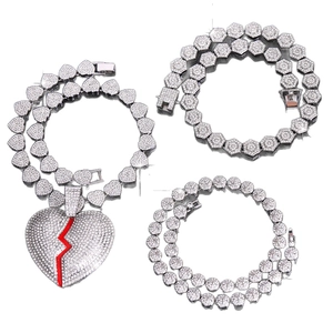 Hip-Hop Schmuckset mit Iced Out Broken Heart Anhänger und Panzerketten Set