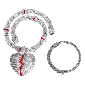 Set gioielli hip hop con ciondolo a cuore spezzato di diamanti su catena a maglie cubane